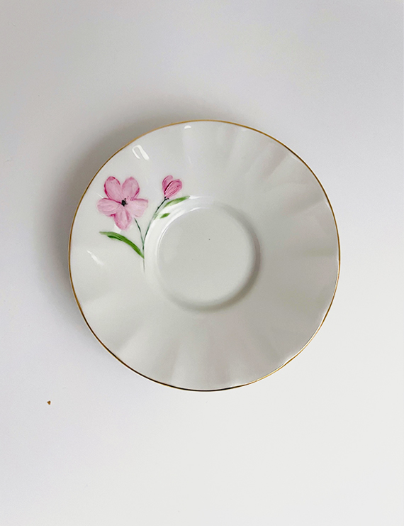 Pembe Çiçek Figürlü Çay Tabağı